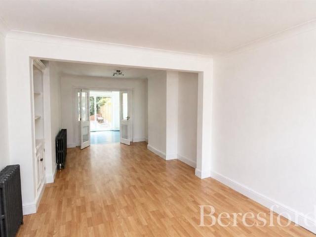 4 bedroom semi detached house to rent
