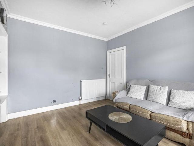 4 bedroom semi detached house to rent