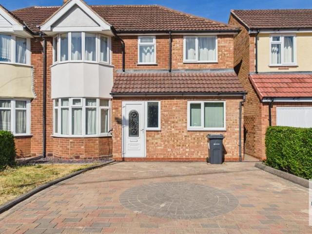 4 bedroom semi detached house to rent