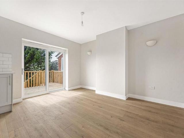 4 bedroom semi detached house to rent