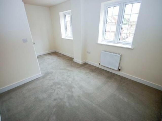 4 bedroom semi detached house to rent