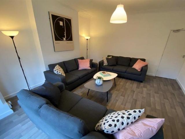 4 bedroom semi detached house to rent