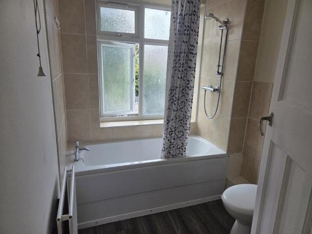 4 bedroom semi detached house to rent