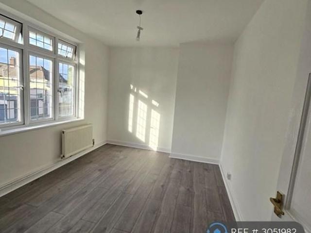 4 bedroom semi detached house to rent