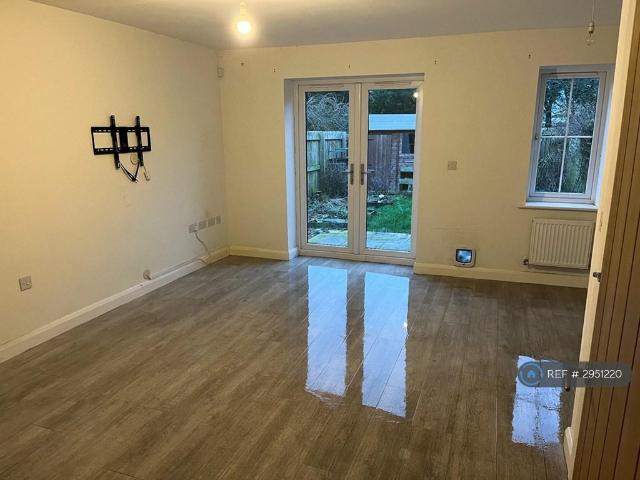 4 bedroom semi detached house to rent