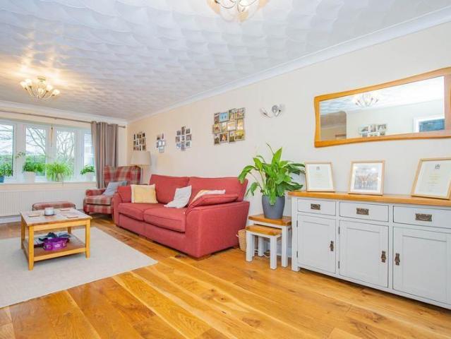 4 bedroom semi detached house to rent