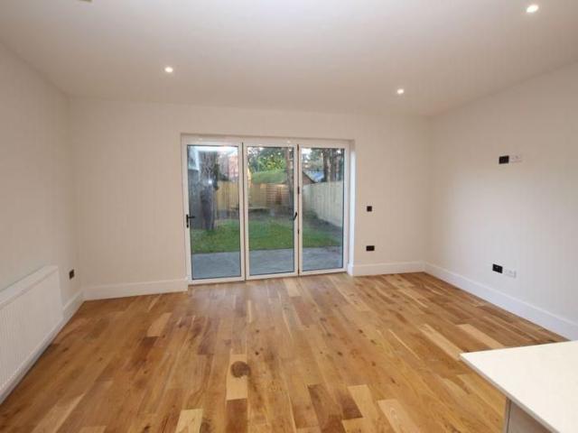 4 bedroom semi detached house to rent