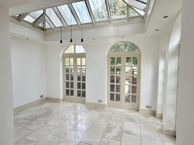 4 bedroom semi detached house to rent