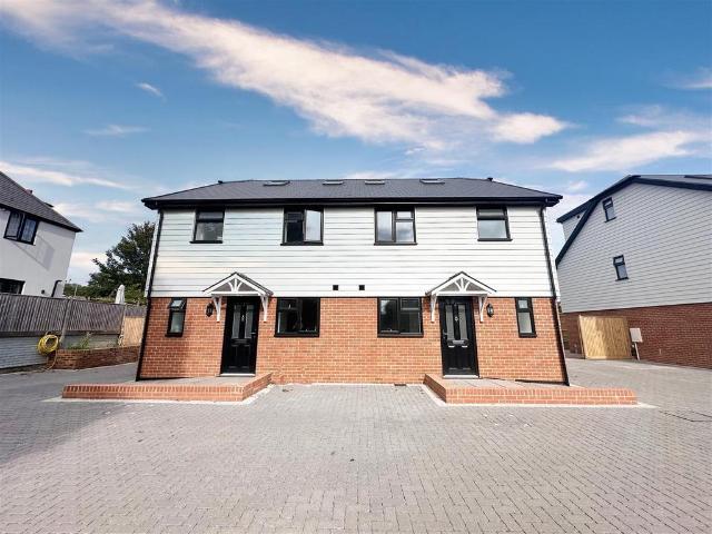 4 bedroom semi detached house to rent