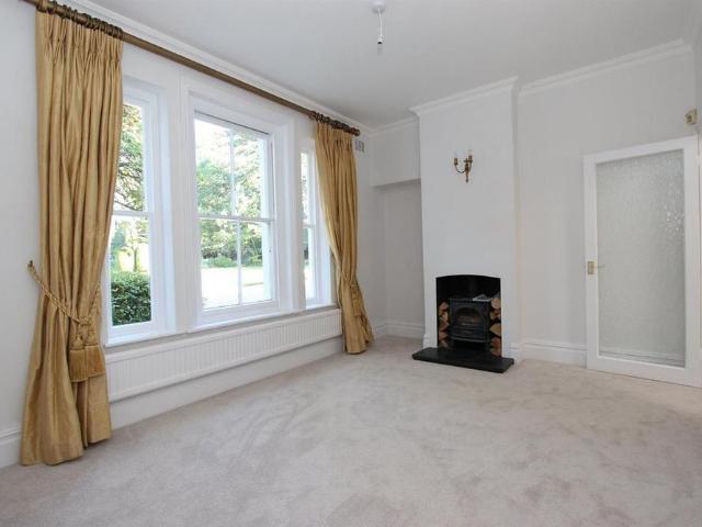 4 bedroom semi detached house to rent