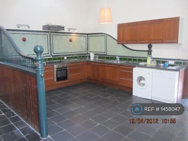 4 bedroom semi detached house to rent