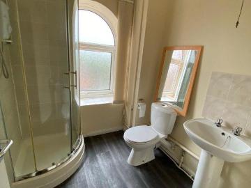 4 bedroom semi detached house to rent