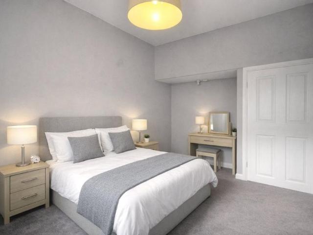 4 bedroom semi detached house to rent