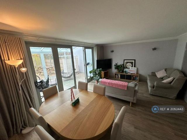 4 bedroom semi detached house to rent