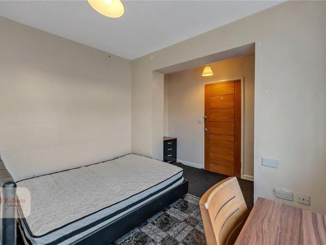 4 bedroom semi detached house to rent