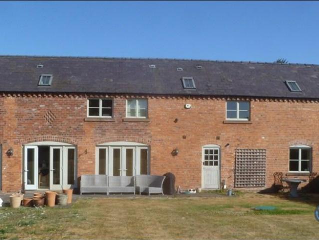 4 bedroom semi detached house to rent