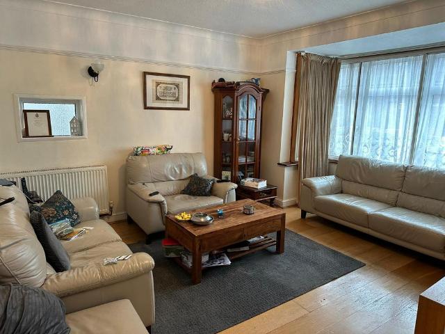 4 bedroom semi detached house to rent