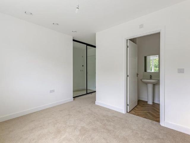 4 bedroom semi detached house to rent