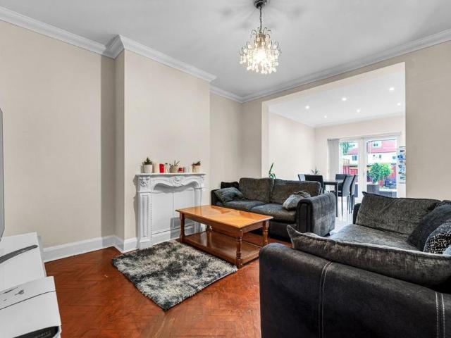 4 bedroom semi detached house to rent