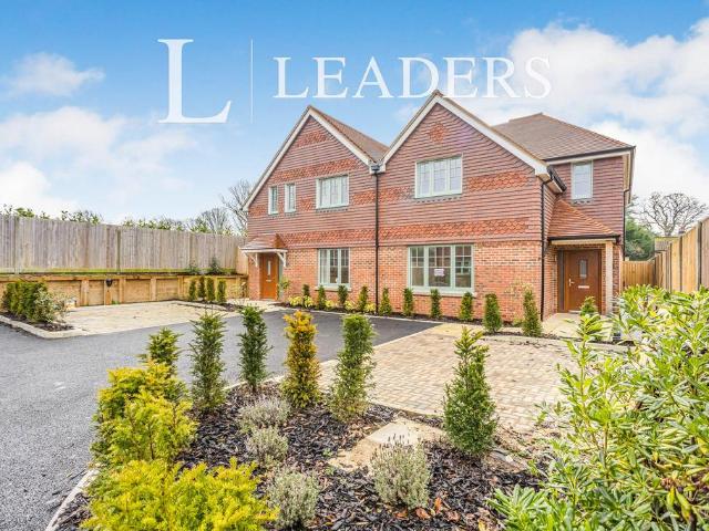 4 bedroom semi detached house to rent