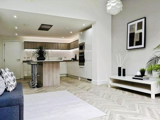 4 bedroom semi detached house to rent