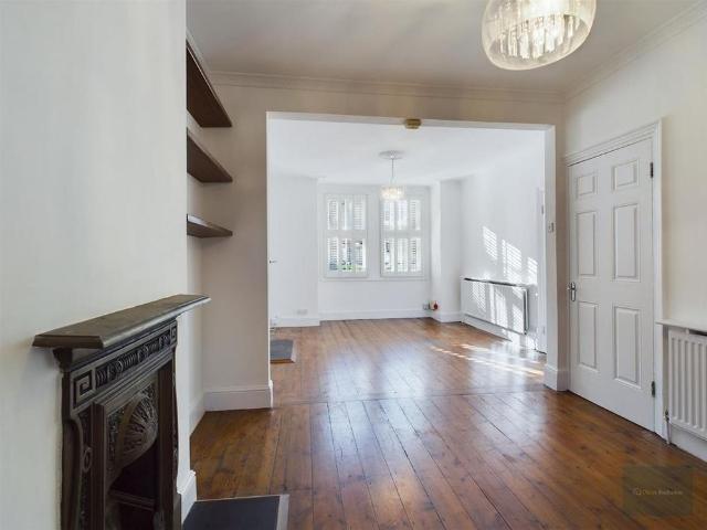 4 bedroom semi detached house to rent
