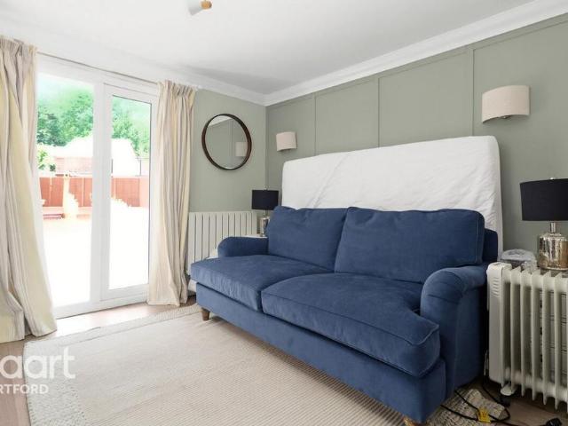 4 bedroom semi detached house to rent