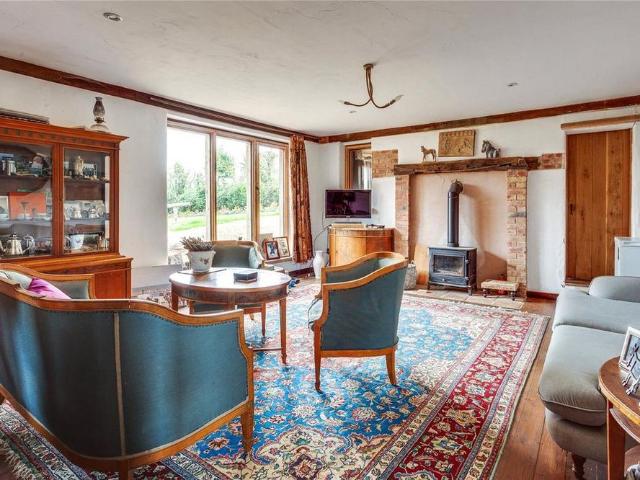 4 bedroom semi detached house to rent