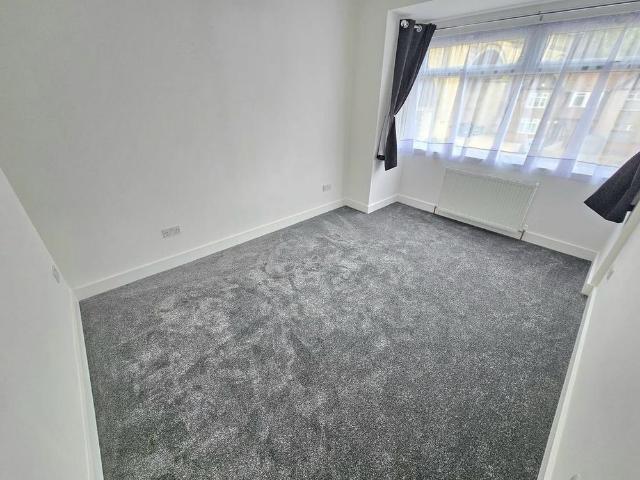 4 bedroom semi detached house to rent