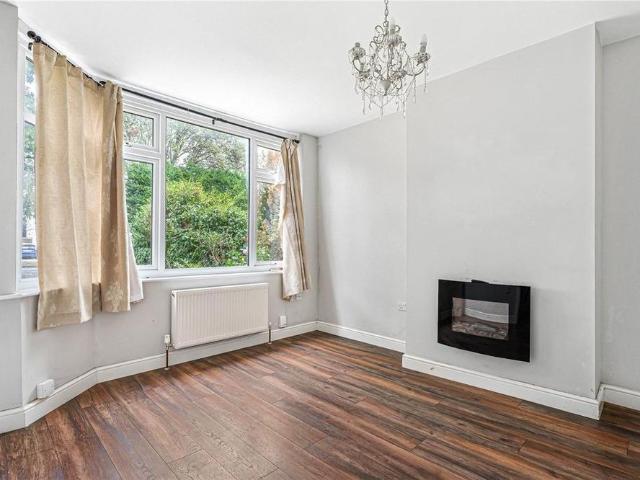 4 bedroom semi detached house to rent