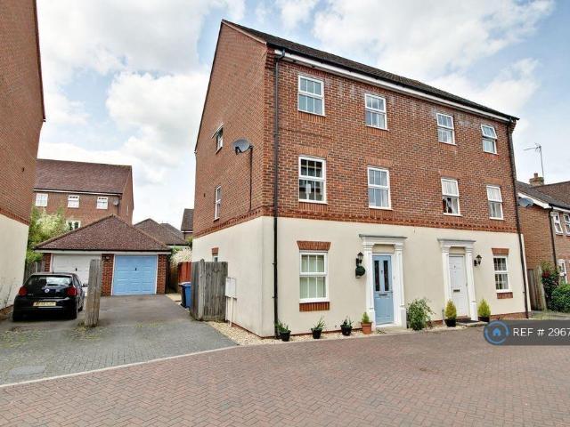4 bedroom semi detached house to rent