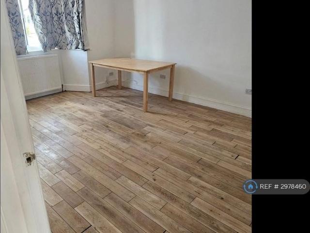 4 bedroom semi detached house to rent
