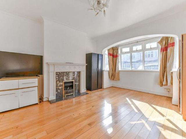 4 bedroom semi detached house to rent