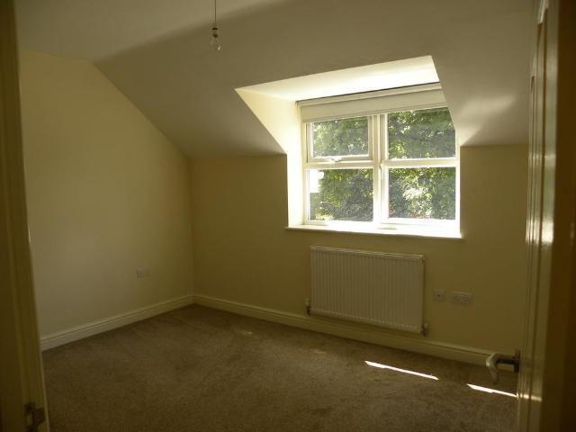 4 bedroom semi detached house to rent