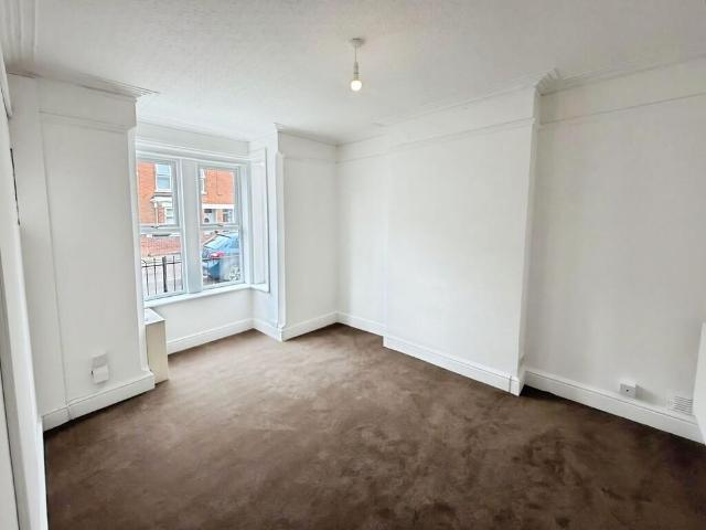 4 bedroom semi detached house to rent