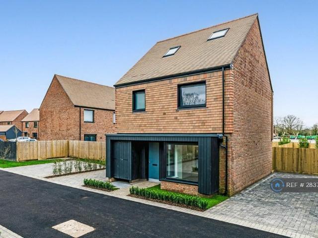 4 bedroom semi detached house to rent
