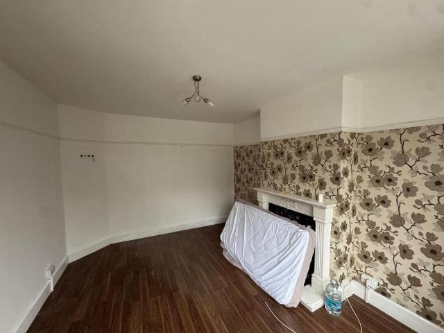 4 bedroom semi detached house to rent