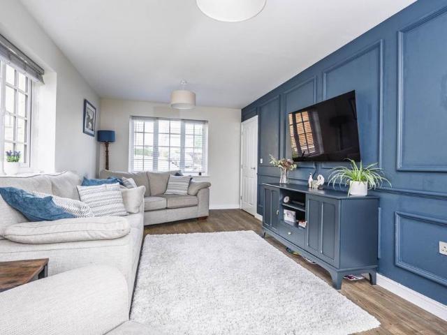 4 bedroom semi detached house to rent