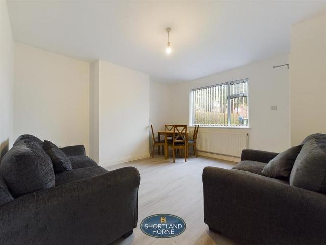 4 bedroom semi detached house to rent