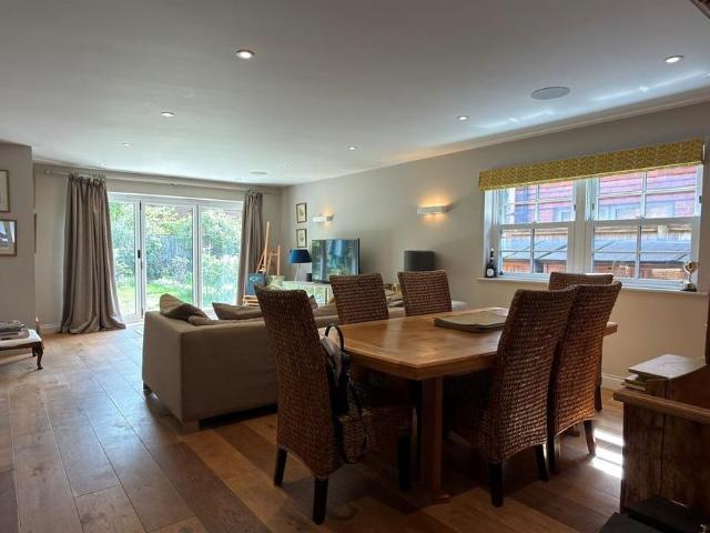 4 bedroom semi detached house to rent