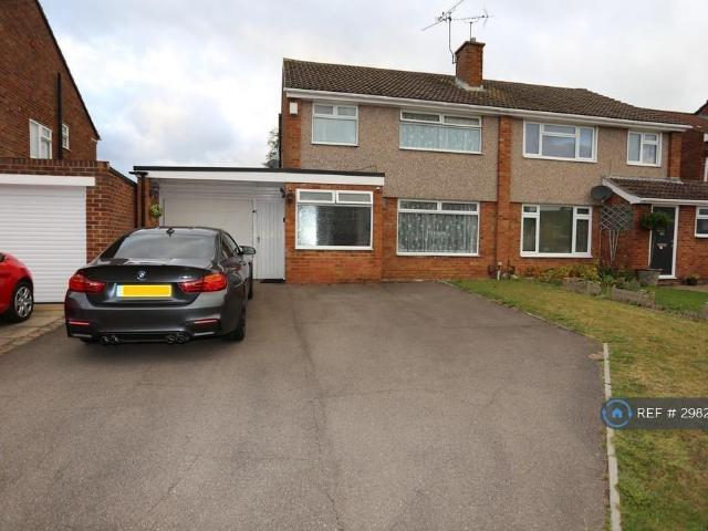 4 bedroom semi detached house to rent