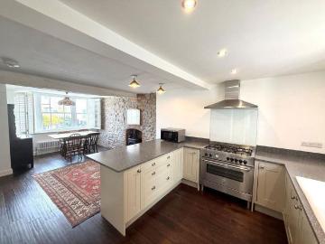 4 bedroom semi detached house to rent