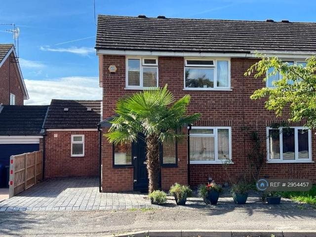 4 bedroom semi detached house to rent