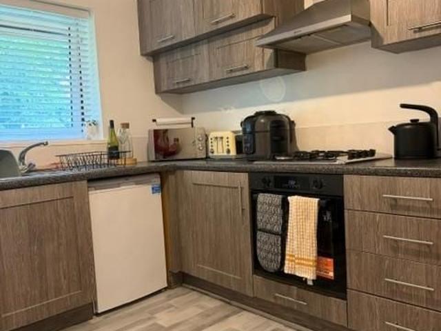 4 bedroom semi detached house to rent