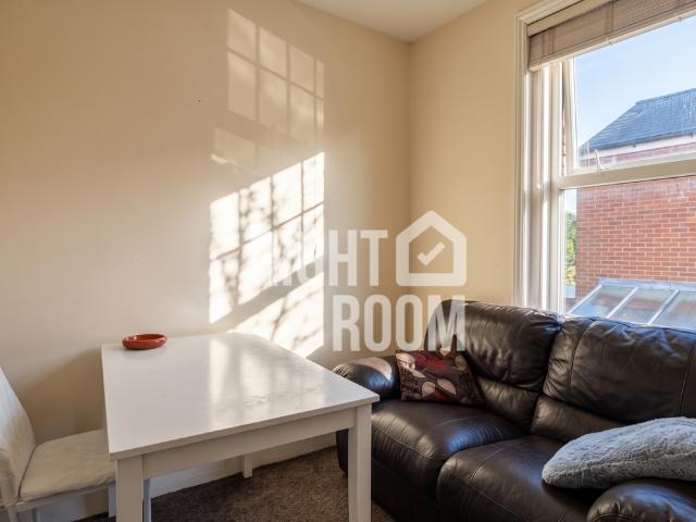 4 bedroom semi detached house to rent
