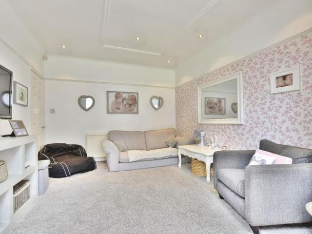 4 bedroom semi detached house to rent