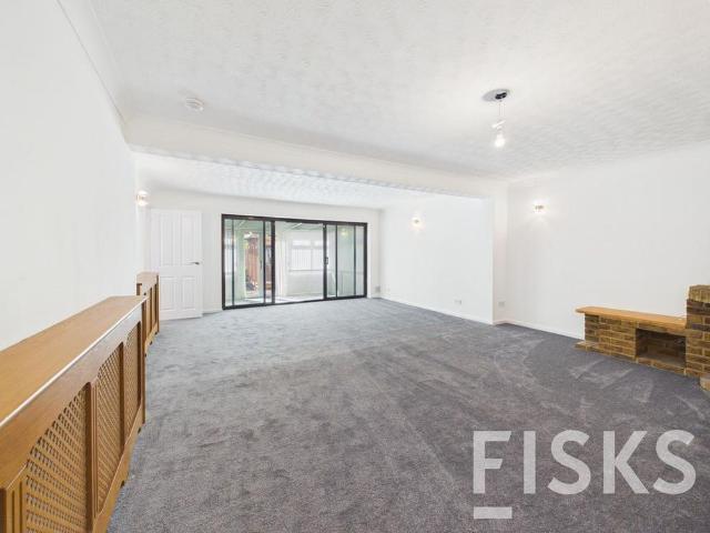 4 bedroom semi detached house to rent