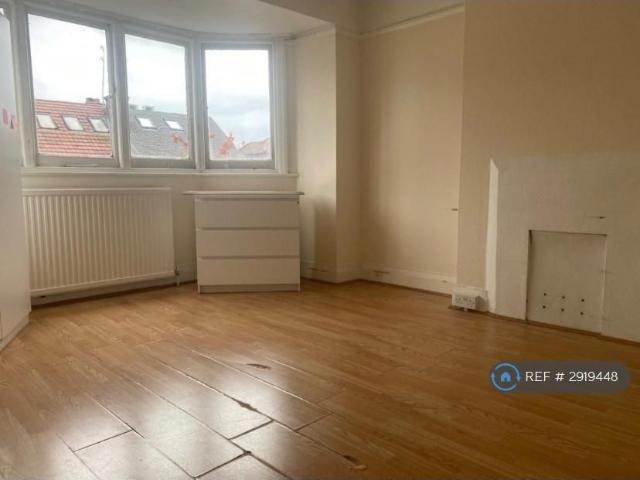 4 bedroom semi detached house to rent