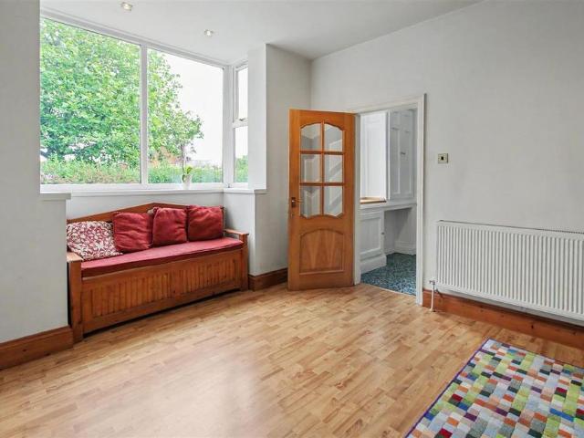 4 bedroom semi detached house to rent