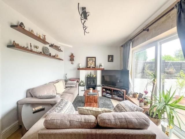 4 bedroom semi detached house to rent
